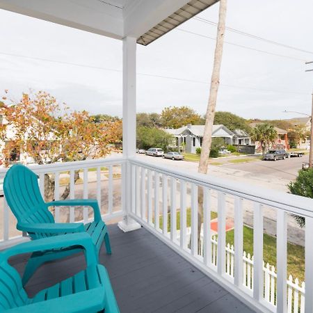 Beautiful Two-Story In Central Galveston, Short Walk To Beach, Near Downtown! | Seas The Breeze Villa Dış mekan fotoğraf