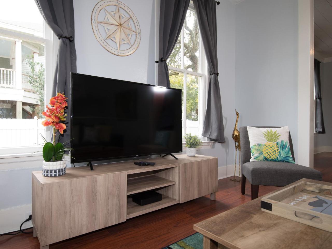 Beautiful Two-Story In Central Galveston, Short Walk To Beach, Near Downtown! | Seas The Breeze Villa Dış mekan fotoğraf